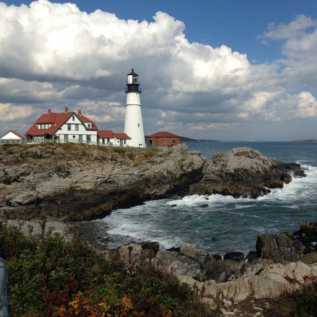 New England is famous for its stunning fall foliage, and there’s no better way to experience it than by visiting charming towns like Woodstock, Vermont, or Stowe. 